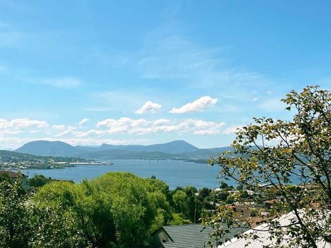 Riveting House With Incredible Water-view At SandyBay - Yarra Valley Accommodation 2