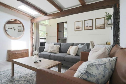 Rustic Chic 200 Metres From CBD - Yarra Valley Accommodation 0