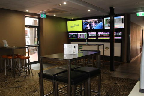 Royal Hotel Orange - Yarra Valley Accommodation 2