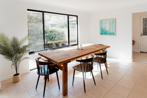 Salhus - Sleep In King Beds & Easy Walk To Town - Yarra Valley Accommodation 2