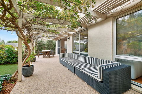 Salt Air Hideaway With Lush Backyard - Yarra Valley Accommodation 2