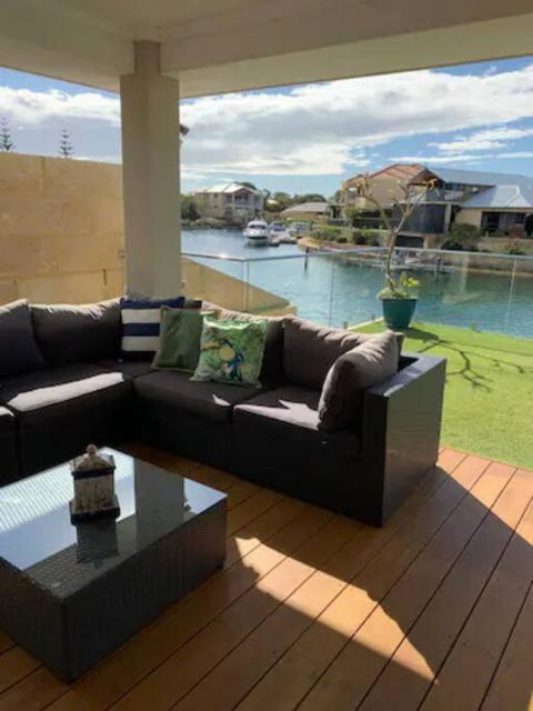 Sandpiper Island Tranquil Waterfront Views & Jetty - Yarra Valley Accommodation 2