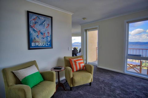 Sandy Bay Townhouse - Yarra Valley Accommodation 1