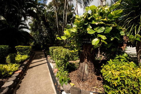 Sarina Palms Caravan And Cabins Village - Yarra Valley Accommodation 2