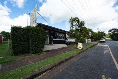 Sarina Palms Caravan And Cabins Village - Yarra Valley Accommodation 1