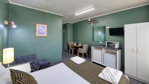 Silver Oaks Motel - Yarra Valley Accommodation 1