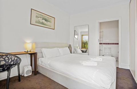 Simple Comfort - One Bedder In South Yarra - Yarra Valley Accommodation 0