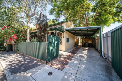The Spotted Cow,city Fringe,pet Friendly-Free Wine - Yarra Valley Accommodation 1
