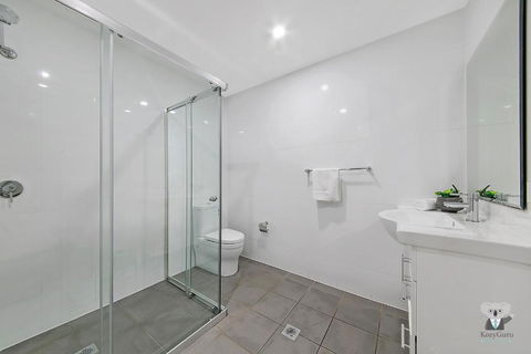 WARRICK FRAM 3 BEDS APT FREE PARKING WALK TO WESTFIELD CLOSE TO HOSPITAL NWF003 - Yarra Valley Accommodation 3
