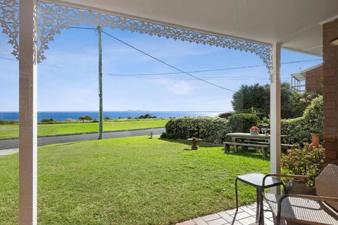 WATERFRONT - BAY VIEWS - Edgewater Springs - Yarra Valley Accommodation 1