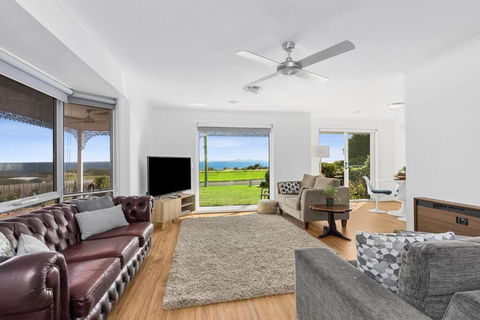 WATERFRONT - BAY VIEWS - Edgewater Springs - Yarra Valley Accommodation 0