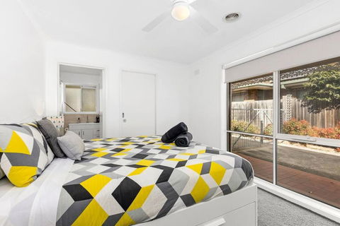WATERFRONT - BAY VIEWS - Edgewater Springs - Yarra Valley Accommodation 2