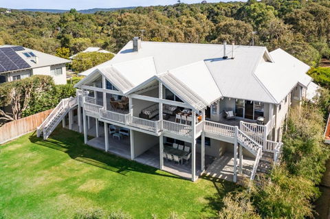 WATERFRONT - Yarra Valley Accommodation 1
