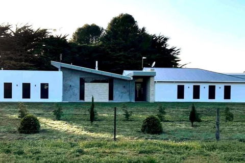 White Hut On Golflinks - Yarra Valley Accommodation 0