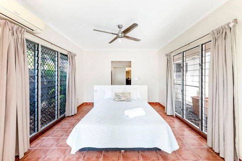An Absolute Poolside Break By Casuarina Beach - Yarra Valley Accommodation 4